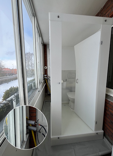 Traditionelle toilet- og badevogne på parkeringspladsen blev hurtigt vurderet som en mindre optimal løsning.