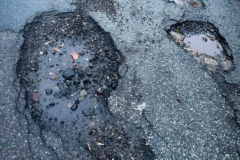 Overfladebelægning beskytter asfalten – godt for både økonomien og klimaet.