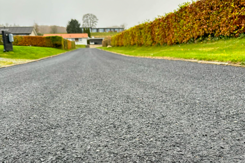 Som de eneste i landet tilbyder DOB en belægning med deres specialudviklede bindemiddel Vegecol,