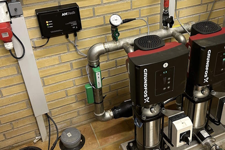 Vi starter med kaffe og kage og afslutter med smørrebrød samt øl og vand,