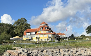 Et aktuelt eksempel på anvendelsen af Huntonit paneler er renoveringen af det historiske Stammershalle Badehotel 