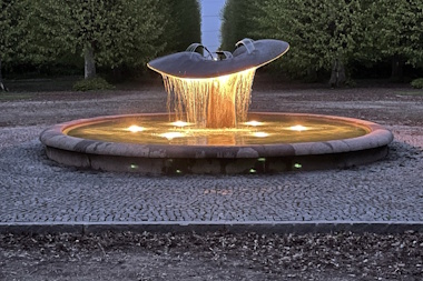 Det smukke anlæg er designet af billedhuggeren Anders Tinsbo