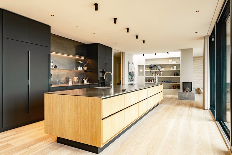 Et klassisk loftudtryk med akustikplade og akustikpuds fra Hz Acoustic