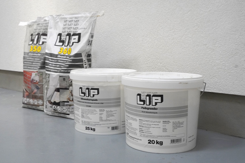 Foråret baner vejen for facadesæsonen, og vi står som sædvanlig klar til at få dig sikkert i mål med årets facadeprojekter. 