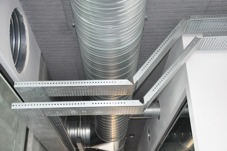 I alt har El-formand Christian Sørensen 32 elektrikere i gang med installationerne