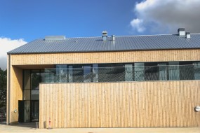 Aalborg Kommunes nye materielgård står snart færdig med taget