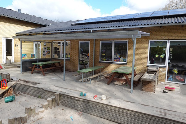 Aktivitetsrum og overdækninger til institutioner og kommuner