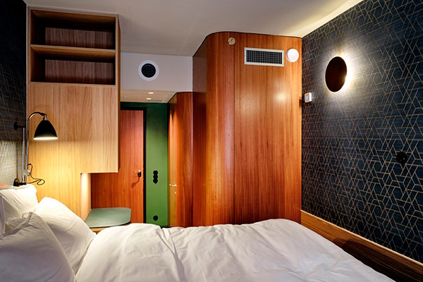 Bæredygtig mahogni fra DEKO fremhæver nyt hotelkoncept i Frihavnen