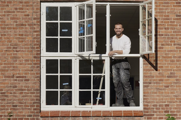 Bygningens vinduer lever videre i flere år med usynlige forsatsruder