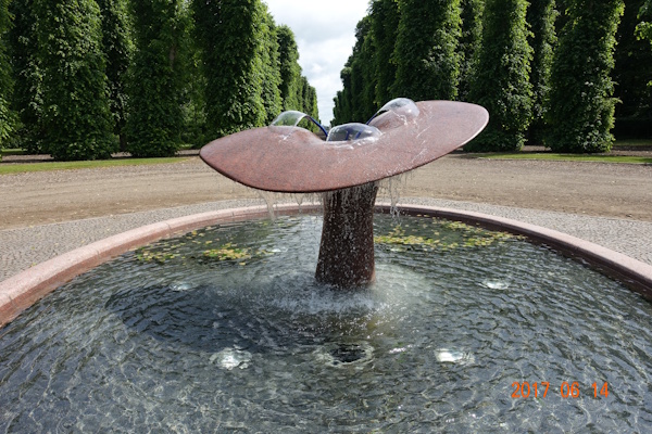 Byrum og landskabsarkitektur med natursten