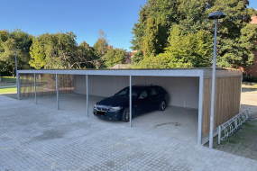 Carportanlæg til topmoderne rækkehusprojekt