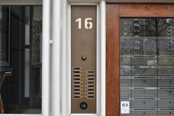 Dørtableauer i bruneret messing til renovering