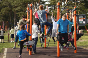ElementFit – kombiner legepladsen med outdoor fitness og forhindringsbane