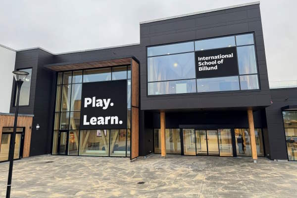 Fleksibel solafskærmning til moderne skolebyggeri