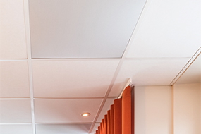 Fleksibelt loftpanel sikrer trækfri ventilation