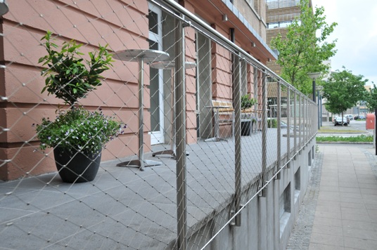 Her er værnet anvendt ved VIP restaurant i Tuborg Nord, dette projekt er udviklet i samarbejde med arkitekterne Skaarup og Jespersen.