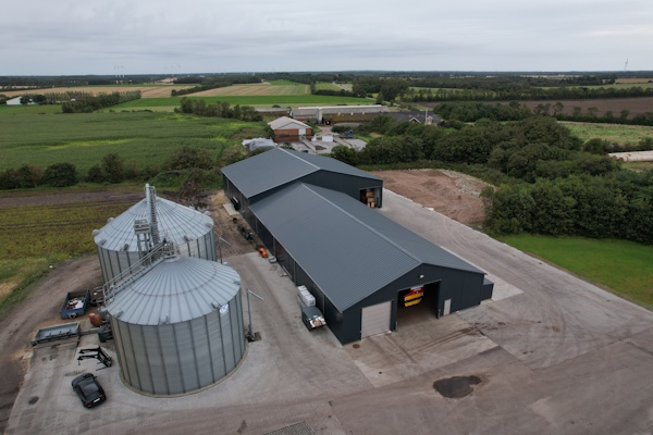 Kartoffelhus opført med sandwichpaneler fra Panelbyg