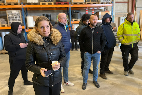Kvinder kan også blive stærke gulvmontører