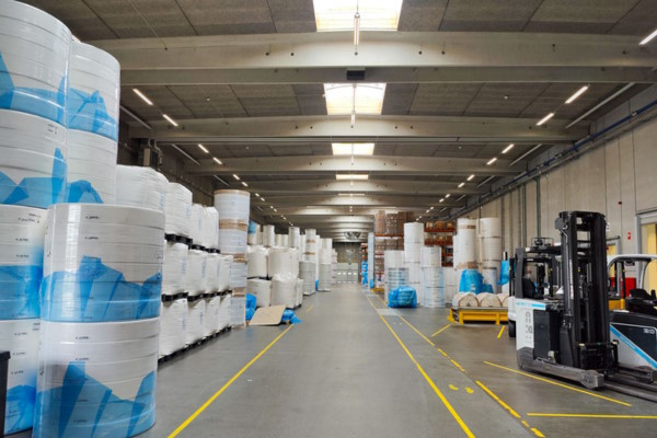 Ny industribelysning hos ABENA forbedrer arbejdsmiljø og energiforbrug