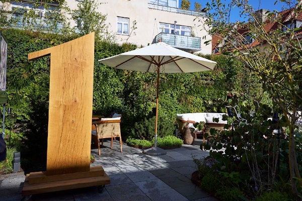 Plantevæg skaber grøn rumlighed på Skt. Petri midt i København