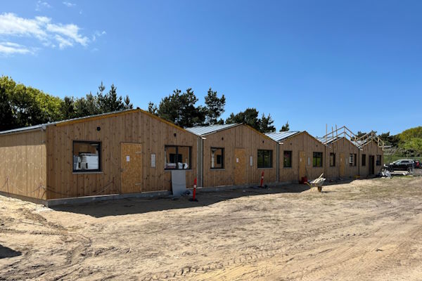 Plug-and-play badekabiner fra Wetmodule bidrager til miljøhensyn i boligbyggeri på Fanø