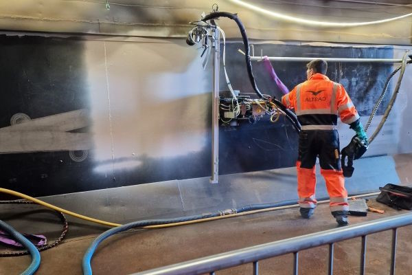 Robotter sikrer bedre arbejdsmiljø og ensartet kvalitet hos Altrad Services