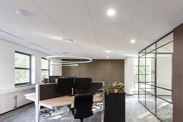 Samme ydeevne, mindre CO₂ – Rockfon lancerer Low Carbon skinnesystem