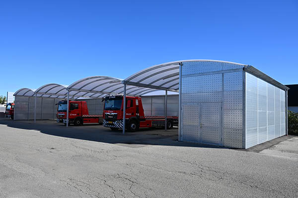 Skræddersyet carportanlæg og aflukket gård til Falck og Vejdirektoratet