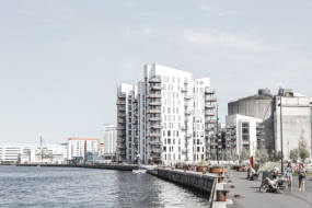 Stilfulde facadeløsninger med Solarlux altaninddækninger i Aalborg