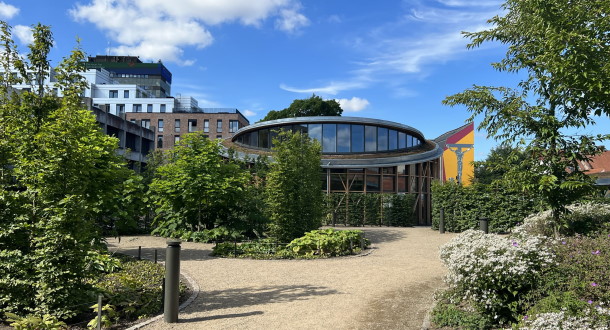 Taghaven trives over digterens museum
