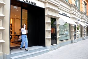 Tilgængelighed for alle i Chanel’s konceptbutik i Stockholm