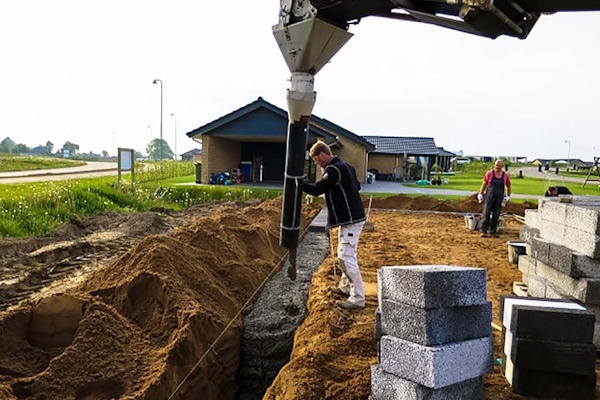 FÆRDIGARMEREDE BETONLØSNINGER TIL STRIBEFUNDAMENTER
